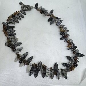 Beautifully Handcrafted‎ Stone Necklace 12"